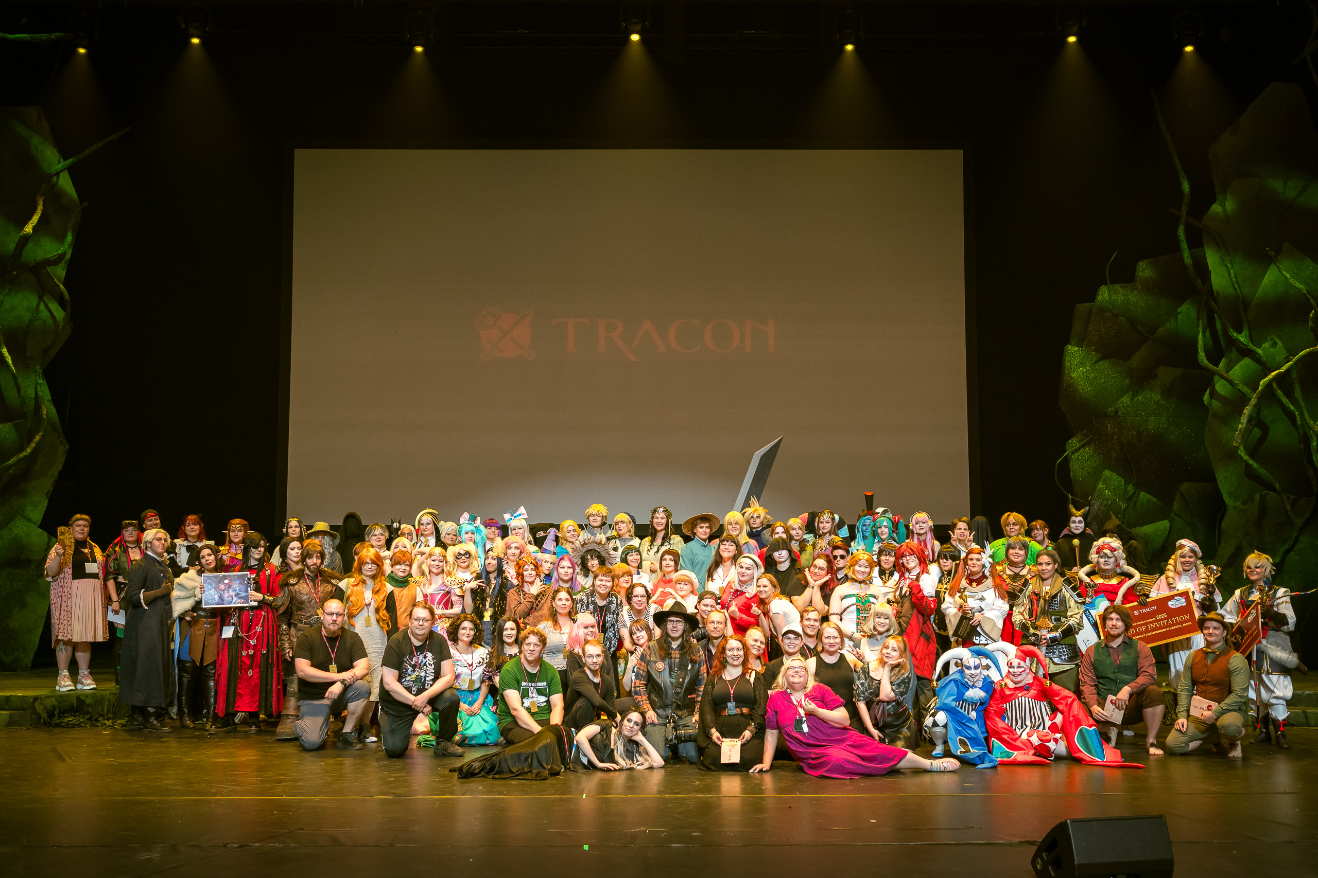 Cosplaykilpailujen kilpailijat ja järjestäjät vuonna 2024.